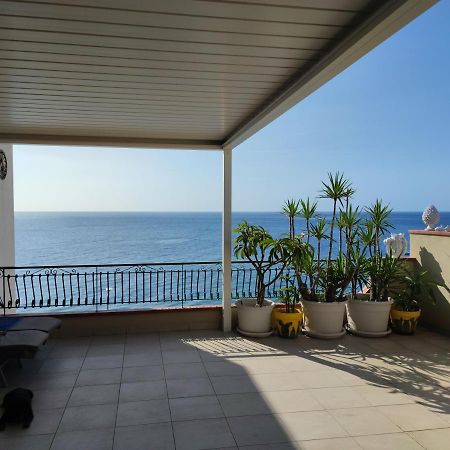 Appartement Attico Delle Pomelie à Santa Teresa Di Riva Extérieur photo