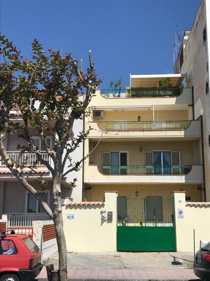 Appartement Attico Delle Pomelie à Santa Teresa Di Riva Extérieur photo